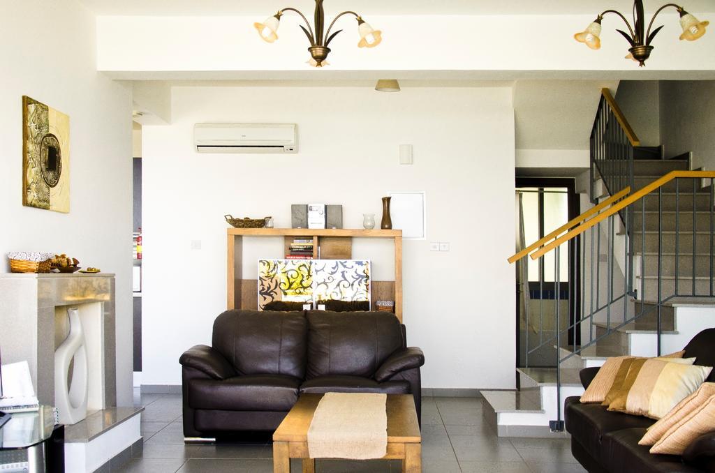Esprit Villa 20 Polis Kamer foto
